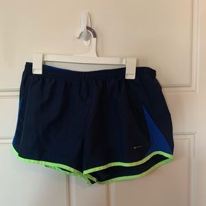 Barely worn Nike dri-fit running shorts💙💚